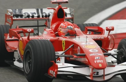 Michael Schumacher podczas sobotniego treningu Michael Schumacher podczas sobotniego treningu