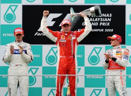 Kimi Raikkonen na najwyższym stopniu podium