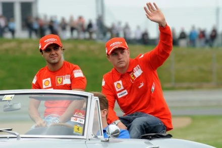 Felipe Massa (z lewej) i Kimi Raikkonen