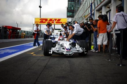 Robert Kubica w swoim bolidzie