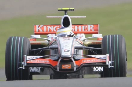 Za kierownicą Giancarlo Fisichella Za kierownicą Giancarlo Fisichella