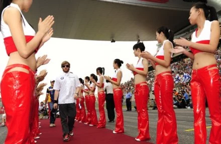 Nick Heidfeld i jego chińskie fanki. Ciekawe czy wiedzą, że zdobył już 200 pkt? Nick Heidfeld i jego chińskie fanki. Ciekawe czy wiedzą, że zdobył już 200 pkt?