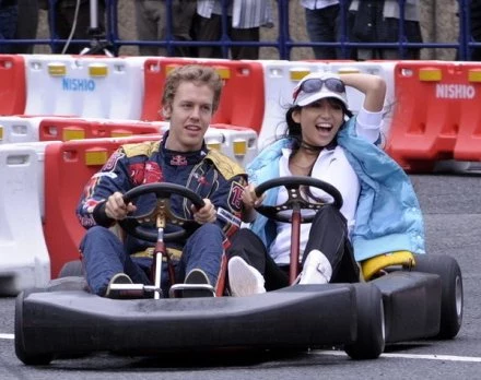Sebastian Vettel to jak dotąd jedyny zawodnik, którego transfer oficjalnie potwierdzono Sebastian Vettel to jak dotąd jedyny zawodnik, którego transfer oficjalnie potwierdzono