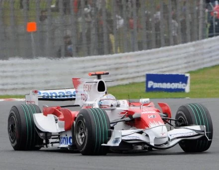 Jarno Trulli w bolidze Toyoty Jarno Trulli w bolidze Toyoty