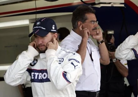 Mario Theissen (w środku) i Nick Heidfeld (z lewej)