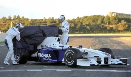 Robert i Nick odsłaniają nową "zabawkę" BMW Sauber.