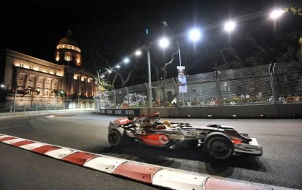 Lewis Hamilton na GP Malezji musi zapomnieć o jupiterach (na zdj. GP Singapuru)