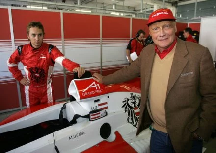 Niki Lauda (z prawej)