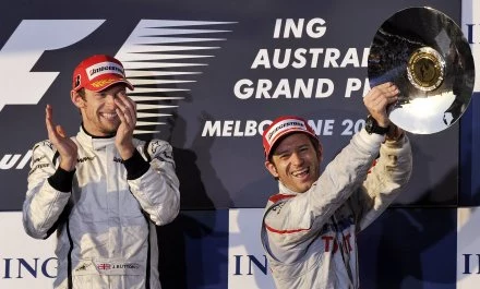 Jarno Trulli (z prawej) za wcześnie cieszył się z trzeciego miejsca w GP Australii