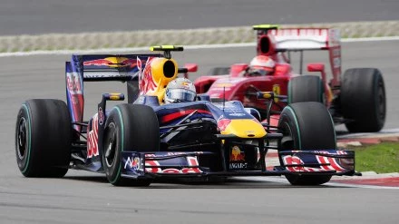 Mark Webber przed Felipe Massą.