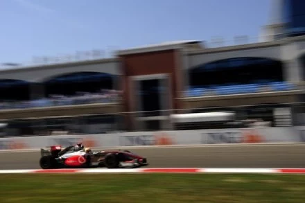 Hamilton: Sezon powinien rozpocząć się dziś Hamilton: Sezon powinien rozpocząć się dziś