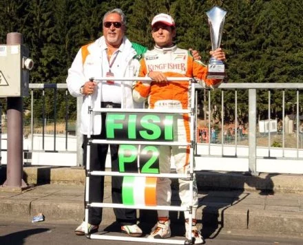 Fisichella i właściciel Force India Vijay Mallya. Razem cieszą się z 2. miejsca w Belgii Fisichella i właściciel Force India Vijay Mallya. Razem cieszą się z 2. miejsca w Belgii