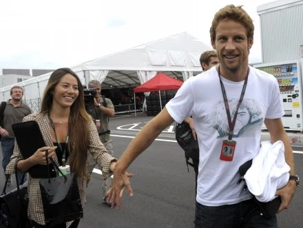 Jenson Button i dziewczyna kierowcy -  Jessica Michibata