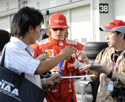 Kimi Raikkonen chce zarabiać za dużo jak na możliwości Japończyków