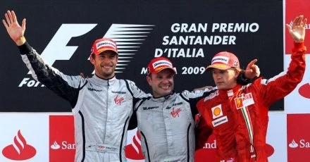 Raikkonen może zostać nowym kierowcą Brawna, który stracił swoich kierowców z sezonu 2009 Raikkonen może zostać nowym kierowcą Brawna, który stracił swoich kierowców z sezonu 2009