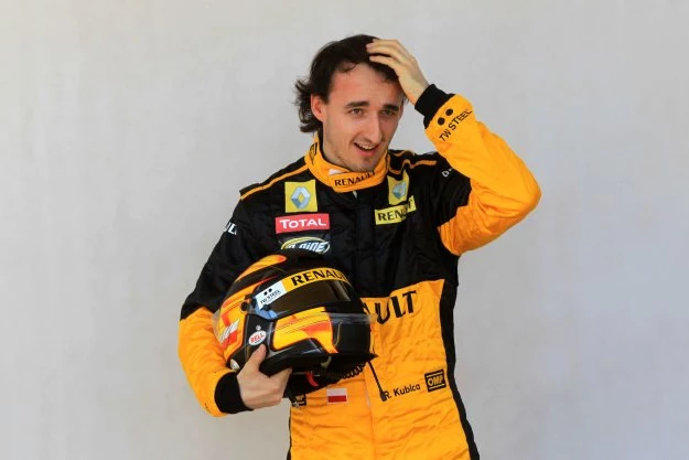 Robert Kubica w wolnych chwilach ściga się Renault Clio