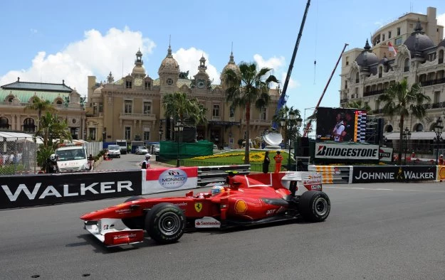 Fernando Alonso (Ferrari) w trakcie drugiego treningu