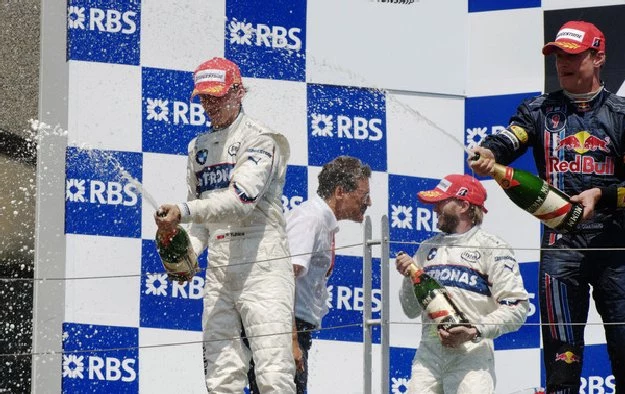 Robert Kubica (z lewej) na najwyższym podmiu po GP Kanady w 2008 roku