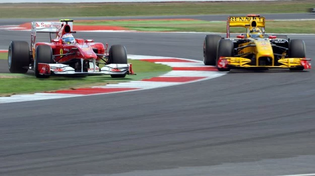 Tak Fernando Alonso wyprzedził Roberta Kubicę na Silverstone