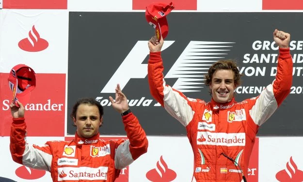 Felipe Massa (z lewej) i Fernando Alonso