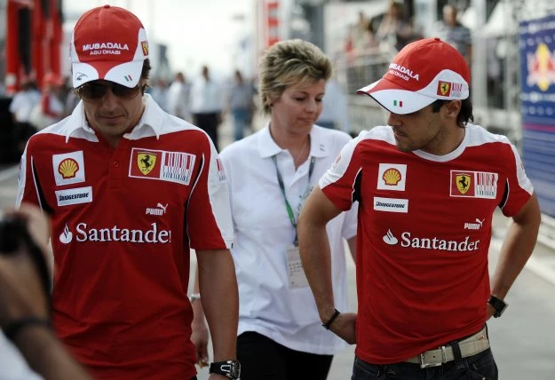 Fernando Alonso (z lewej) i Felipe Massa