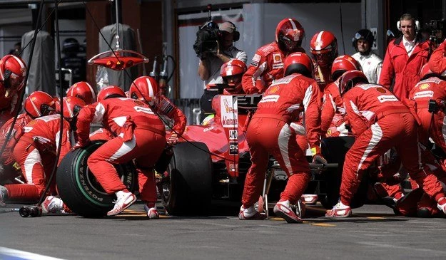 Felipe Massa w boksie Ferrari