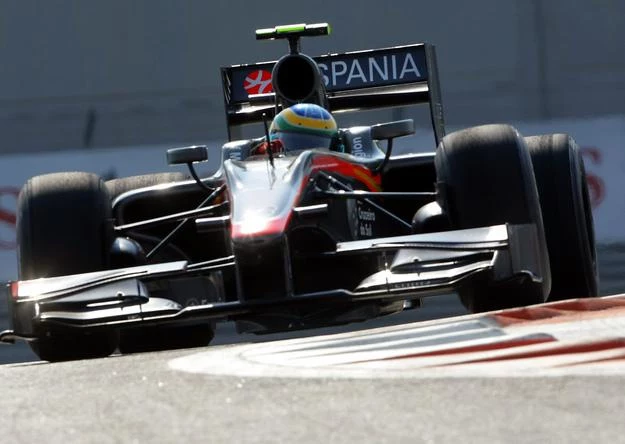W barwach HRT jeździ Bruno Senna W barwach HRT jeździ Bruno Senna