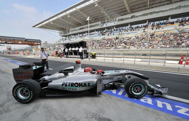 Michael Schumacher w bolidzie Mercedes GP