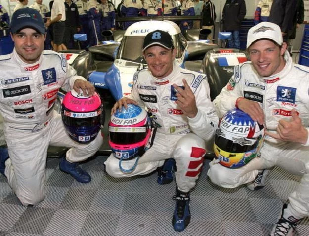 Alexander Wurz (pierwszy z prawej) liczy na to, że GPDA udzieli finansowej pomocy Japonii Alexander Wurz (pierwszy z prawej) liczy na to, że GPDA udzieli finansowej pomocy Japonii