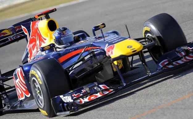 Mistrz świata Sebastian Vettel w bolidzie Red Bulla Mistrz świata Sebastian Vettel w bolidzie Red Bulla