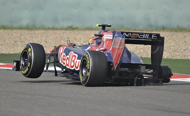 Jaime Alguersuari w bolidzie Toro Rosso STR6