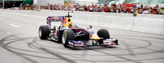 Jaime Alguersuari w bolidze Toro Rosso