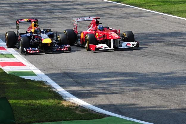 Sebastian Vettel ryzykownym manewrem wyprzedził Fernando Alonso na torze Monza