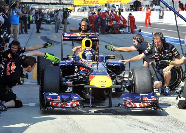 Sebastian Vettel w bolidzie Red Bulla na torze Suzuka