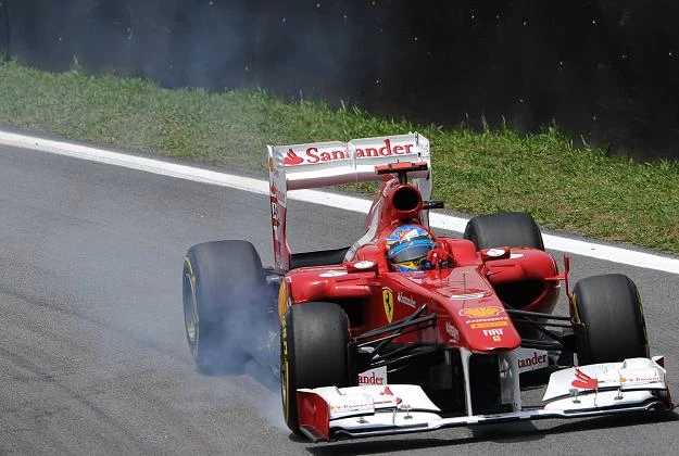 Fernando Alonso w bolidzie Ferrari.