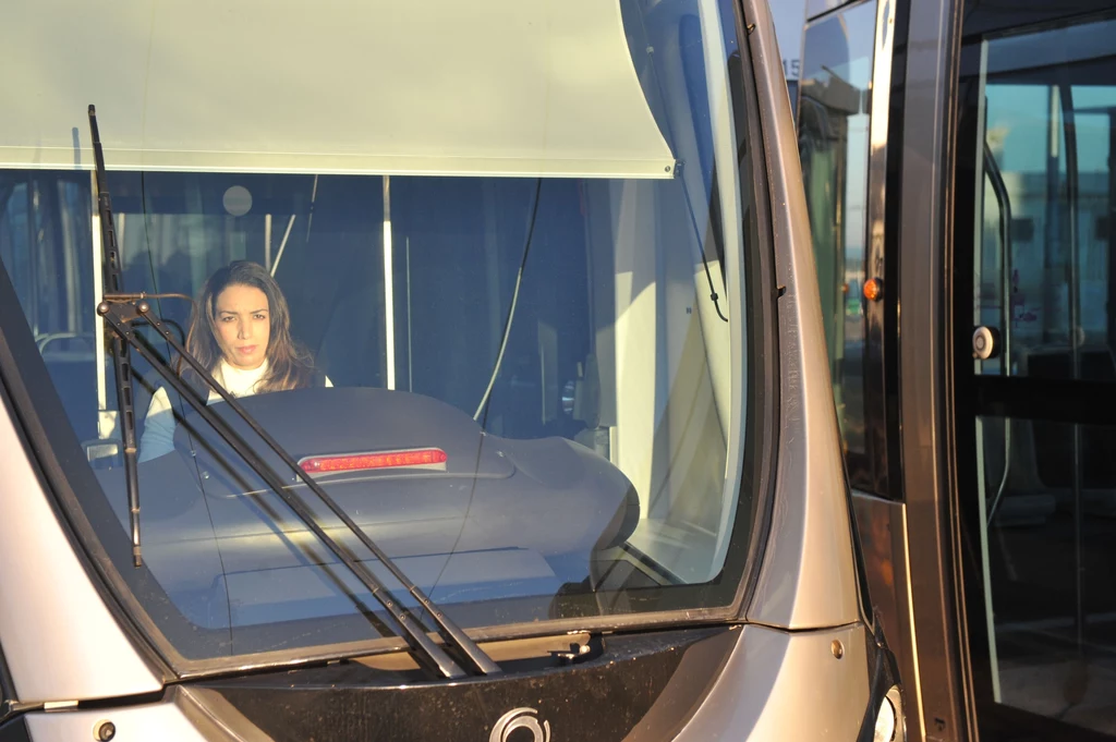 Maroko, Charifa Essakkar to jedna z czterech kobiet-motorniczych w tym kraju. Maroko, Charifa Essakkar to jedna z czterech kobiet-motorniczych w tym kraju.
