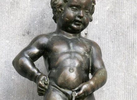 Na zdjęciu: słynny Manneken Pis, symbol Brukseli. Bez problemu siusia przez cały rok