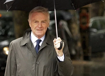 Max Mosley przed budynkiem Sądu Najwyższego w Londynie, 9 lipca 2008