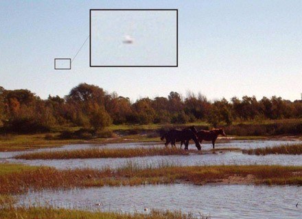 Zdjęcie przedstawiające coś jakby UFO wykonane nad argentyńską prowincją La Pampa