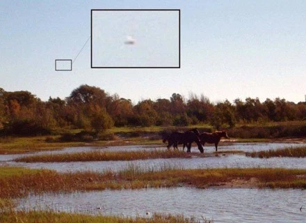 Zdjęcie przedstawiające coś jakby UFO wykonane nad argentyńską prowincją La Pampa