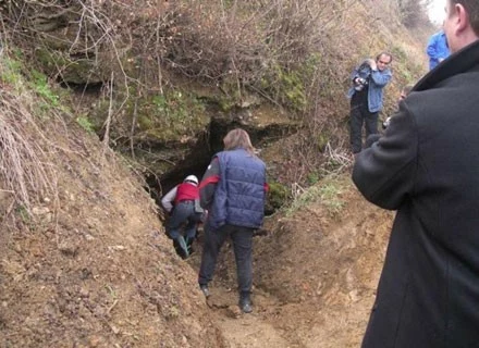 Ekipa Osmanagicia szuka wejścia do Złotej Piramidy