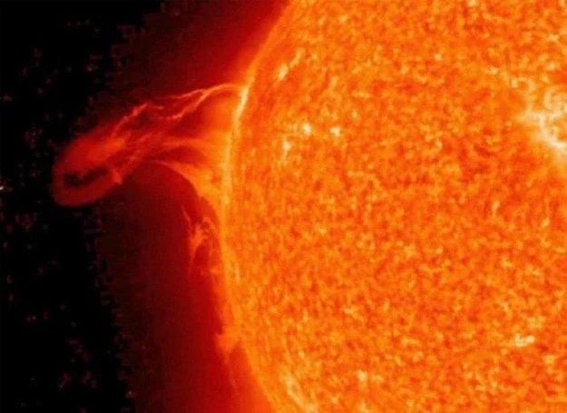 Zdjęcie erupcji na Słońcu wykonane przez NASA 7 maja 2010 r.