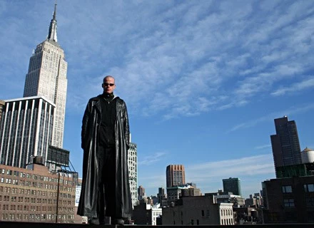 Jeb Corliss przed Empire State Building