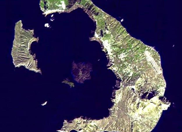 Archipelag Santoryn, współczesne pozostałości wulkanu Thera Archipelag Santoryn, współczesne pozostałości wulkanu Thera