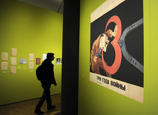 Fragment wystawy "Hitler i Niemcy": Radziecki plakat propagandowy Fragment wystawy "Hitler i Niemcy": Radziecki plakat propagandowy