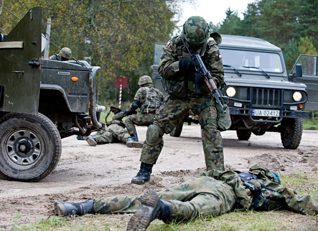 Żołnierze 1. BL podczas ćwiczeń Anakonda 2010 /fot. Adam Roik, Combat Camera DOSZ