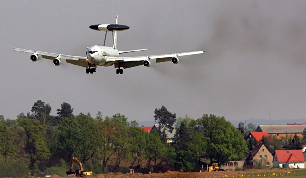 Natowski AWACS ląduje na lotnisku w Dreźnie