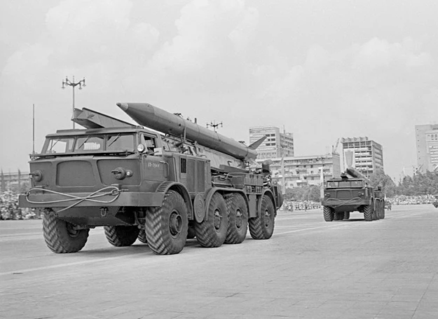 22.07.1966 r.: Wyrzutnie rakietowe na pl. Defilad w Warszawie z okazji 1000-lecia państwa polskiego