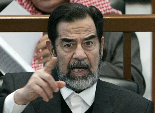 Saddam Husajn w trakcie procesu