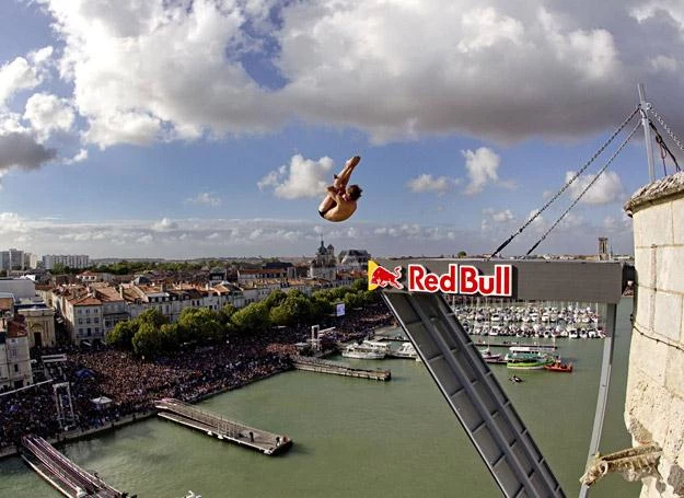 Tak skacze Gary Hunt /fot. Romina Amato/Red Bull Cliff Diving